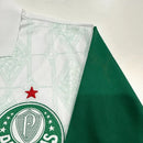 “Camisetas Oficiais do Palmeiras: Tradição em Branco e Verde”